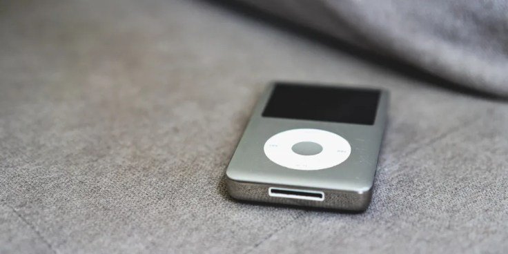 ipod classic-reproductores mp3-modas tecnológicas.webp