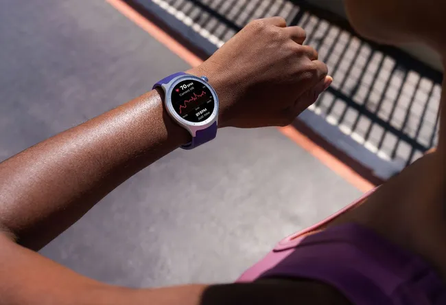 Moto watch powered by Polar